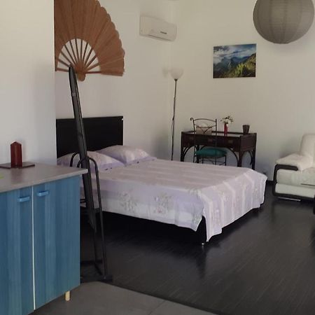 Un Jour Ailleurs Apartment Saint Pierre Luaran gambar