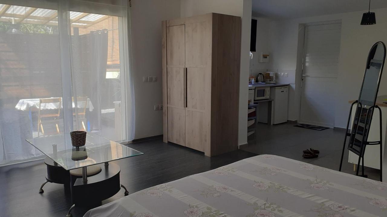Un Jour Ailleurs Apartment Saint Pierre Luaran gambar