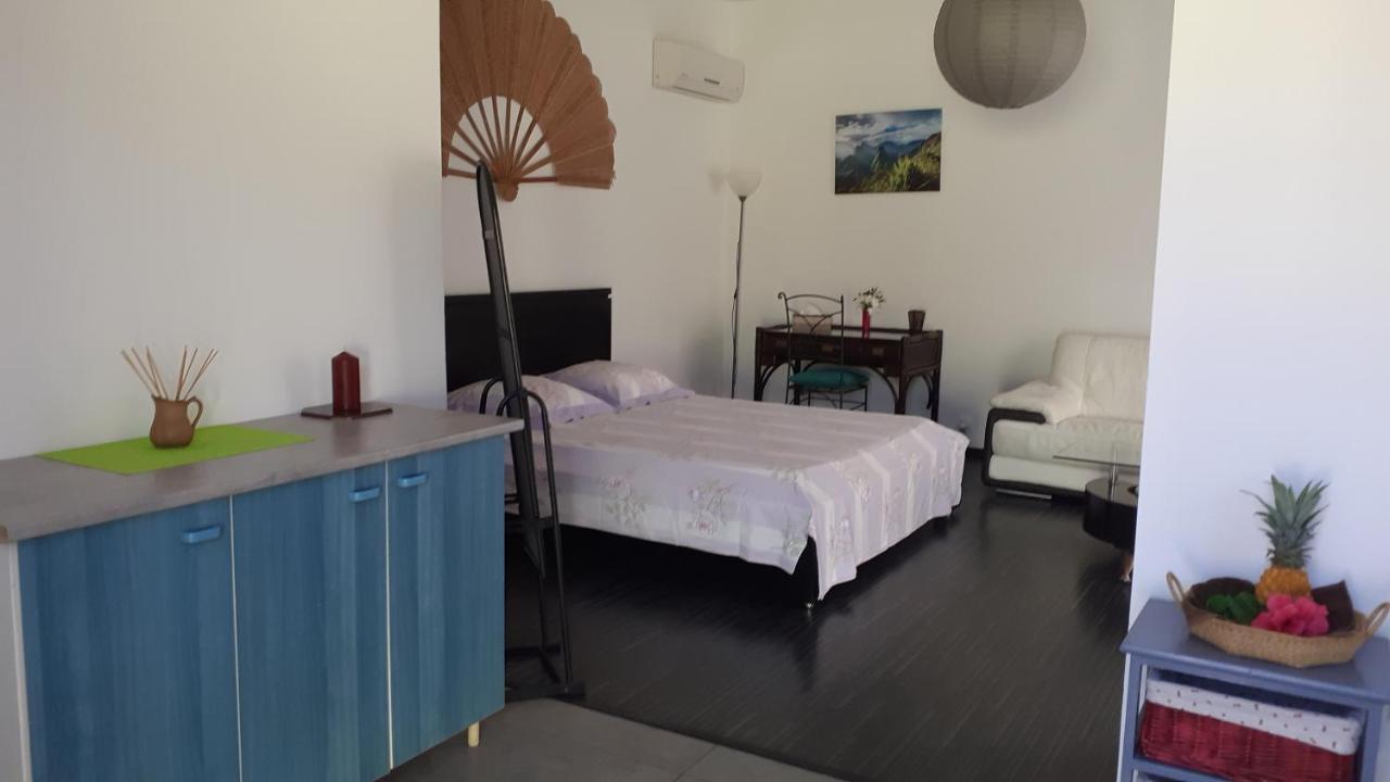 Un Jour Ailleurs Apartment Saint Pierre Luaran gambar